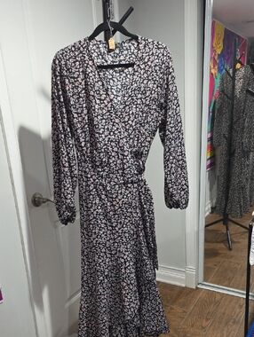 Floral Wrap Midi Dress in Black and Pink